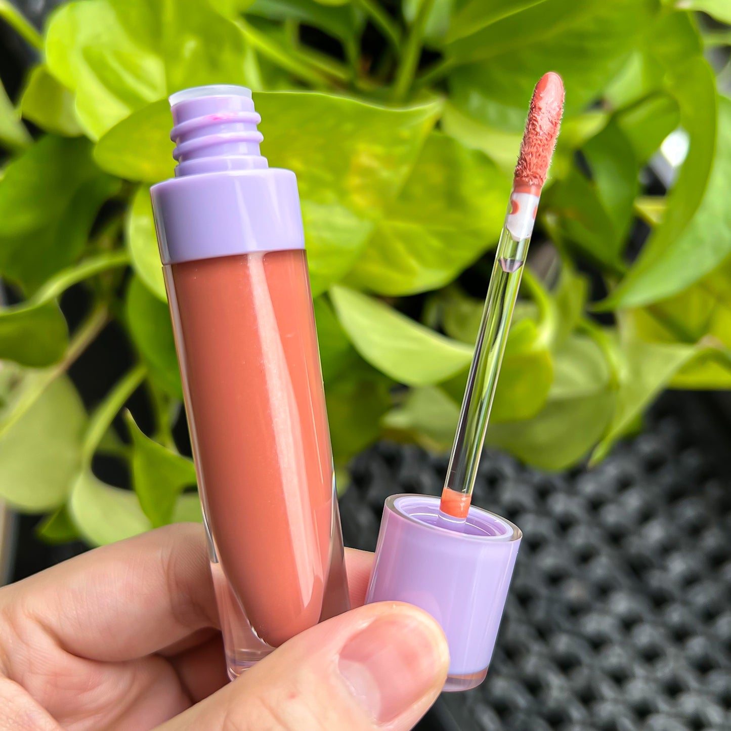 Simple Round Lip Gloss Tubes with Multi-Colored Caps in Purple, Pink, Hot Pink, and Black, P157 Series