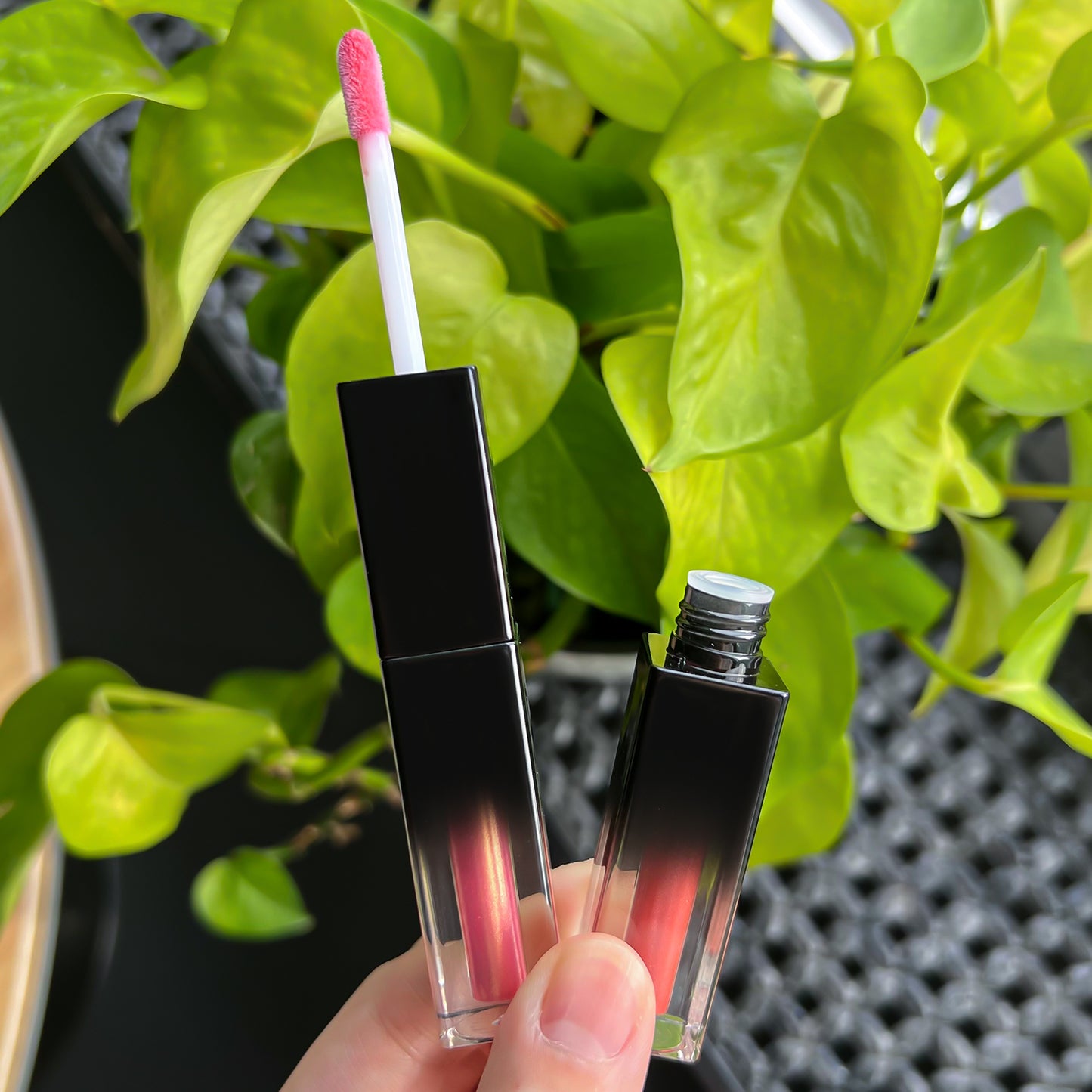 Dual-Ended Lip Gloss with Gradient Pink and Black Square Tube, P53, P53-1